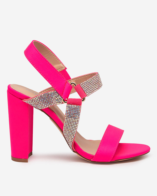 OUTLET Neon pink women's sandals on the Xiobi post. Footwear