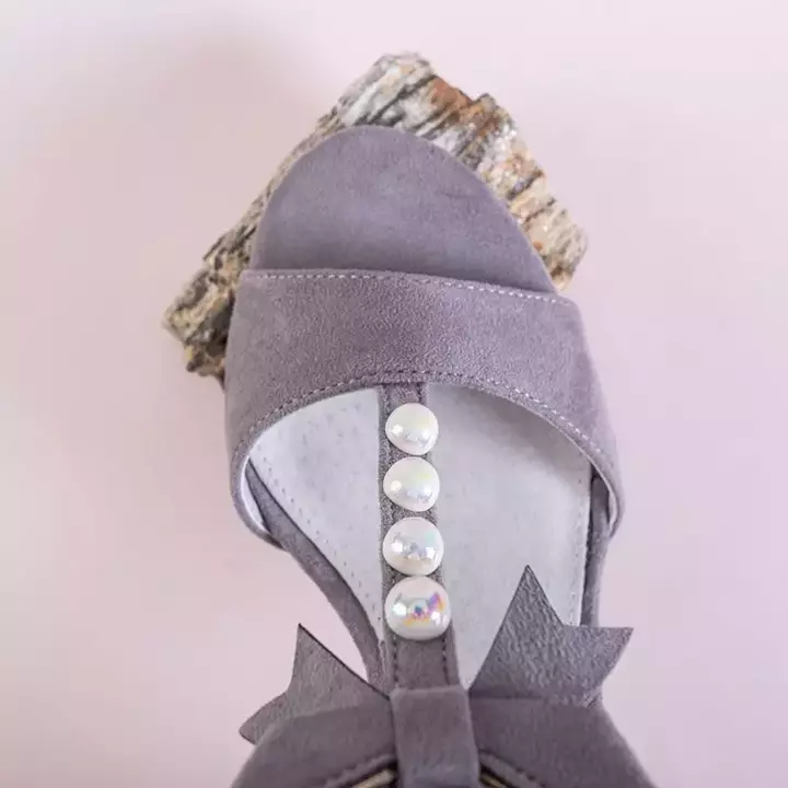 OUTLET Light gray women's sandals with decorations on the Gizela post - Footwear