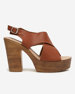 OUTLET Women's camel sandals on a high post Feridi - Footwear