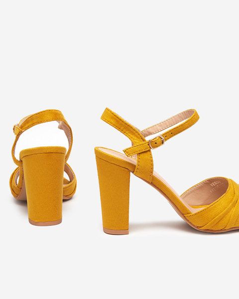 Women's sandals on a post in mustard Garroti - Footwear