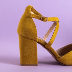 Yellow pumps on the Baressa post - Footwear