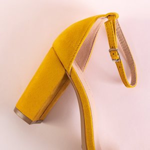 Yellow women's sandals on the post Anniet - Shoes
